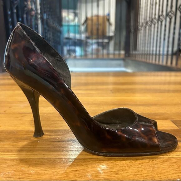 Revolve Stuart Weitzman d'orsay tortoise peep toe sculpted patent leather pumps - Picture 3 of 9